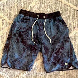 Vuori Banks Shorts (Medium)